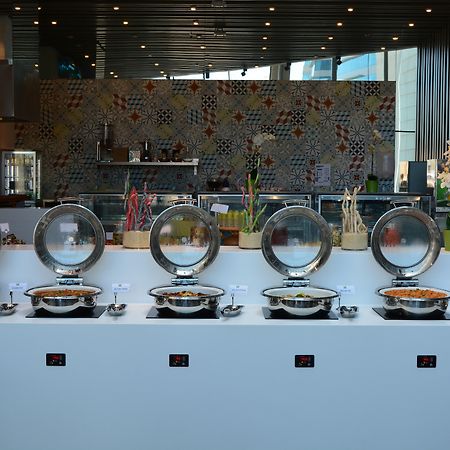 Ibis Styles Dubai Jumeira Bagian luar foto