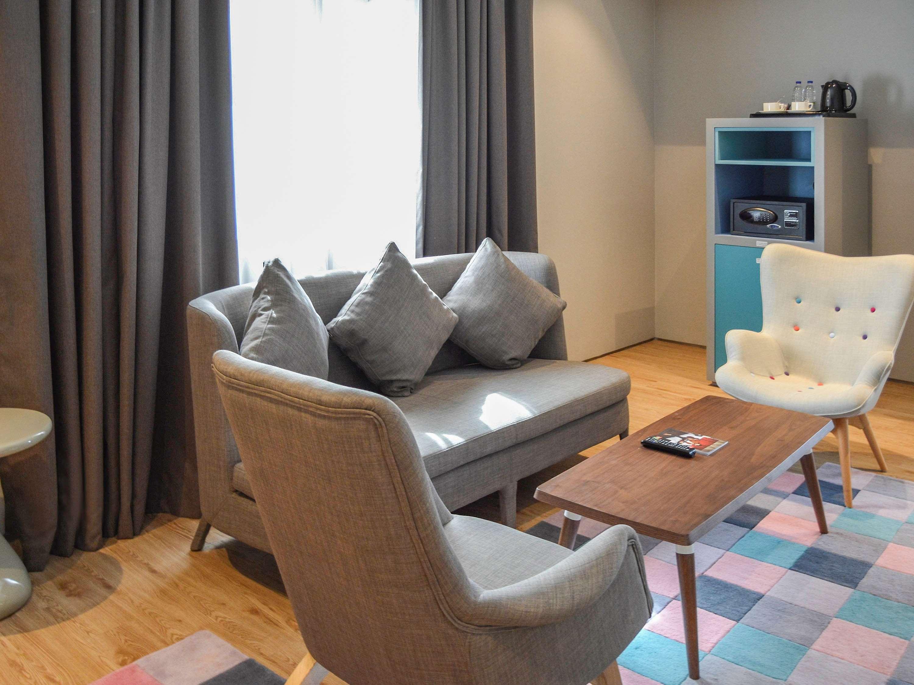 Ibis Styles Dubai Jumeira Bagian luar foto