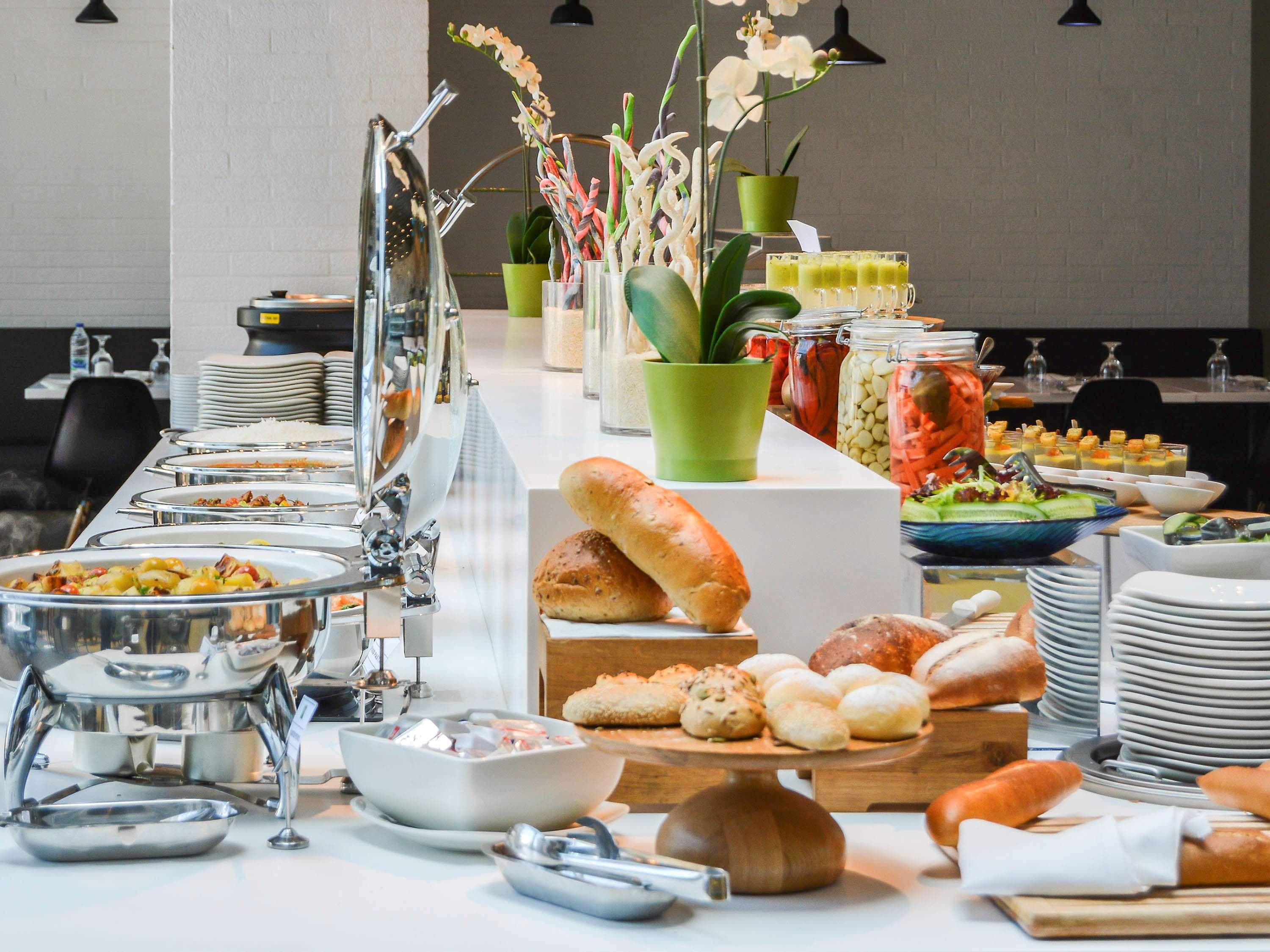 Ibis Styles Dubai Jumeira Bagian luar foto