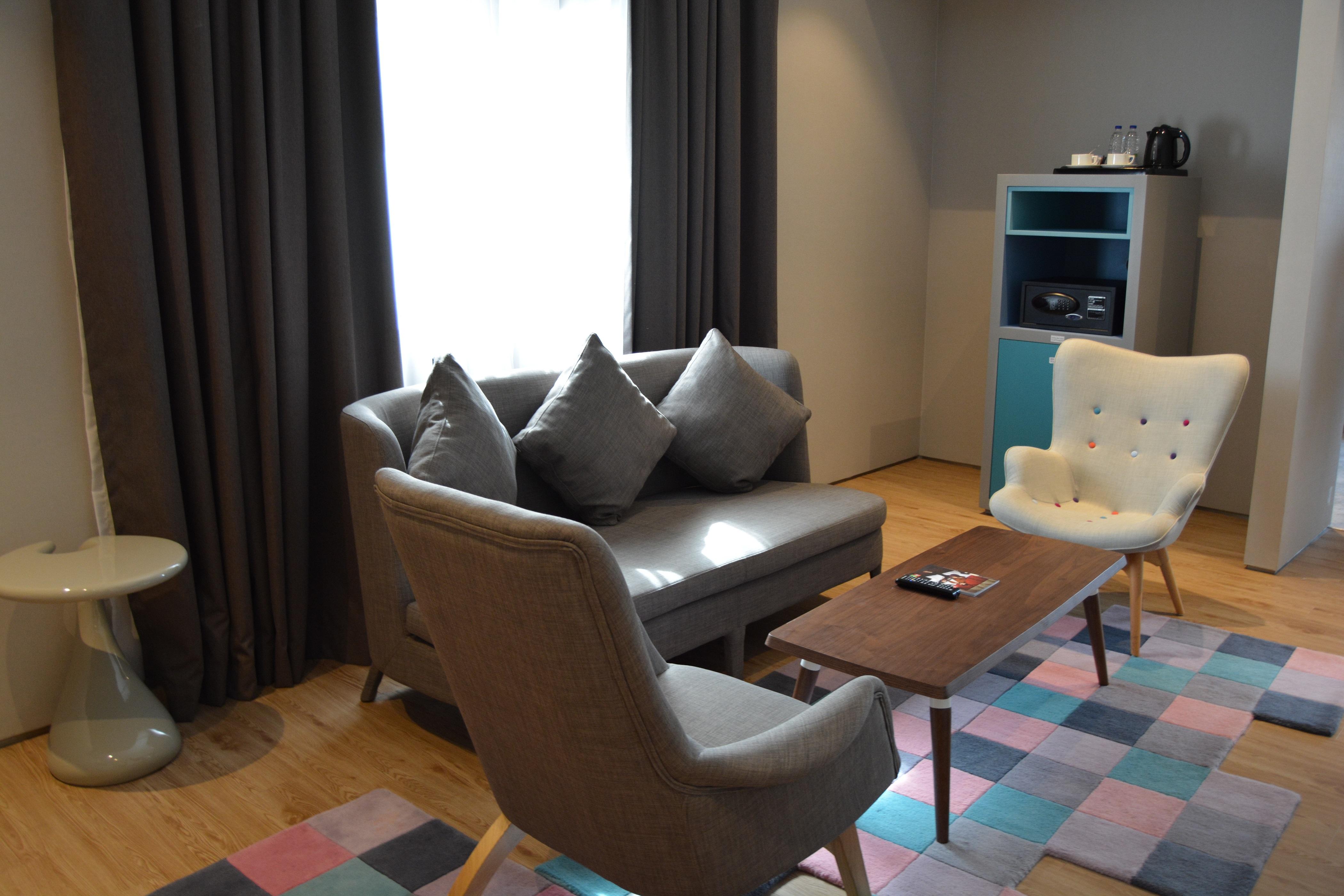 Ibis Styles Dubai Jumeira Bagian luar foto