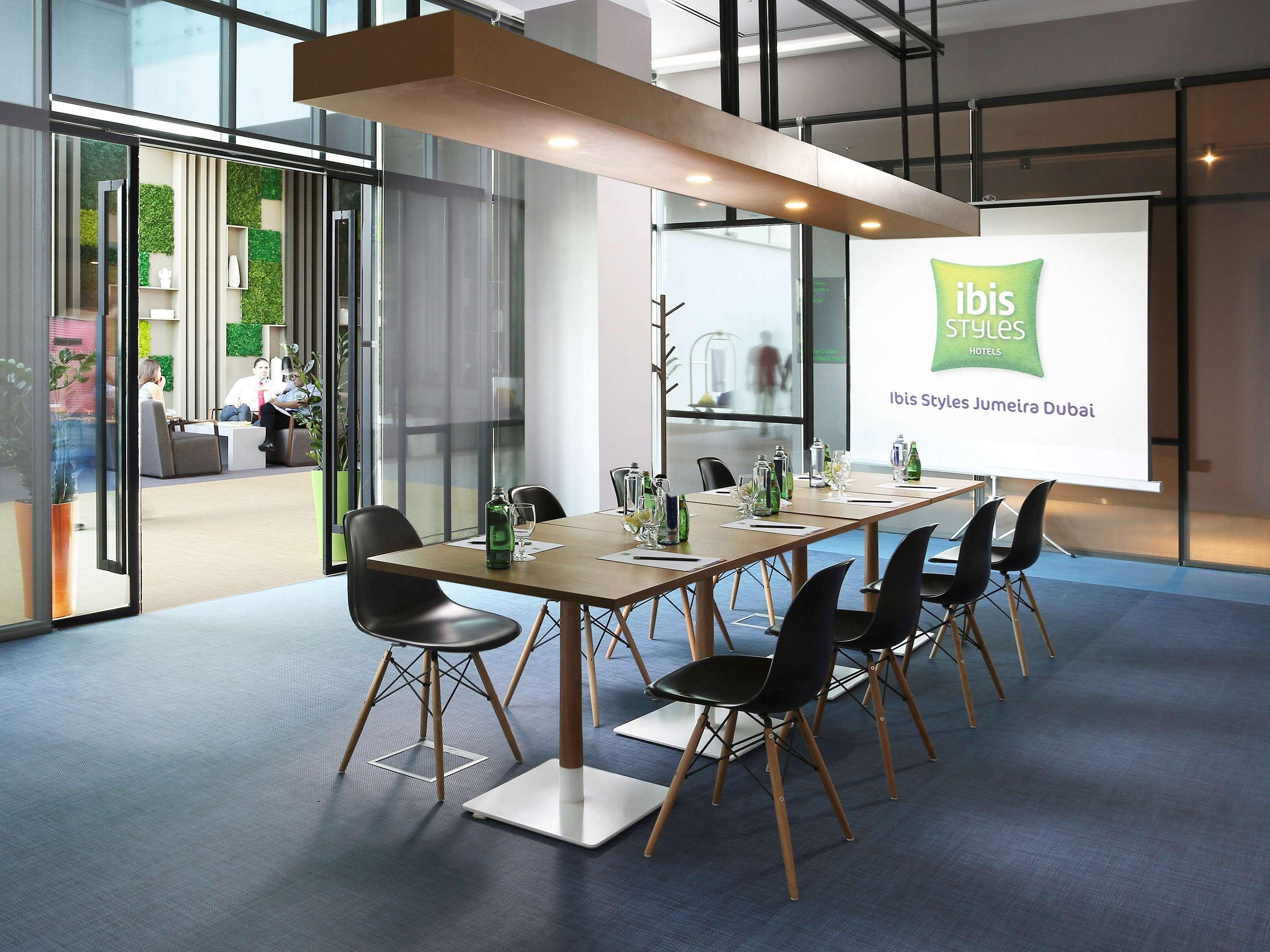Ibis Styles Dubai Jumeira Bagian luar foto