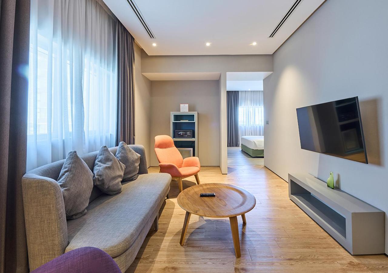 Ibis Styles Dubai Jumeira Bagian luar foto