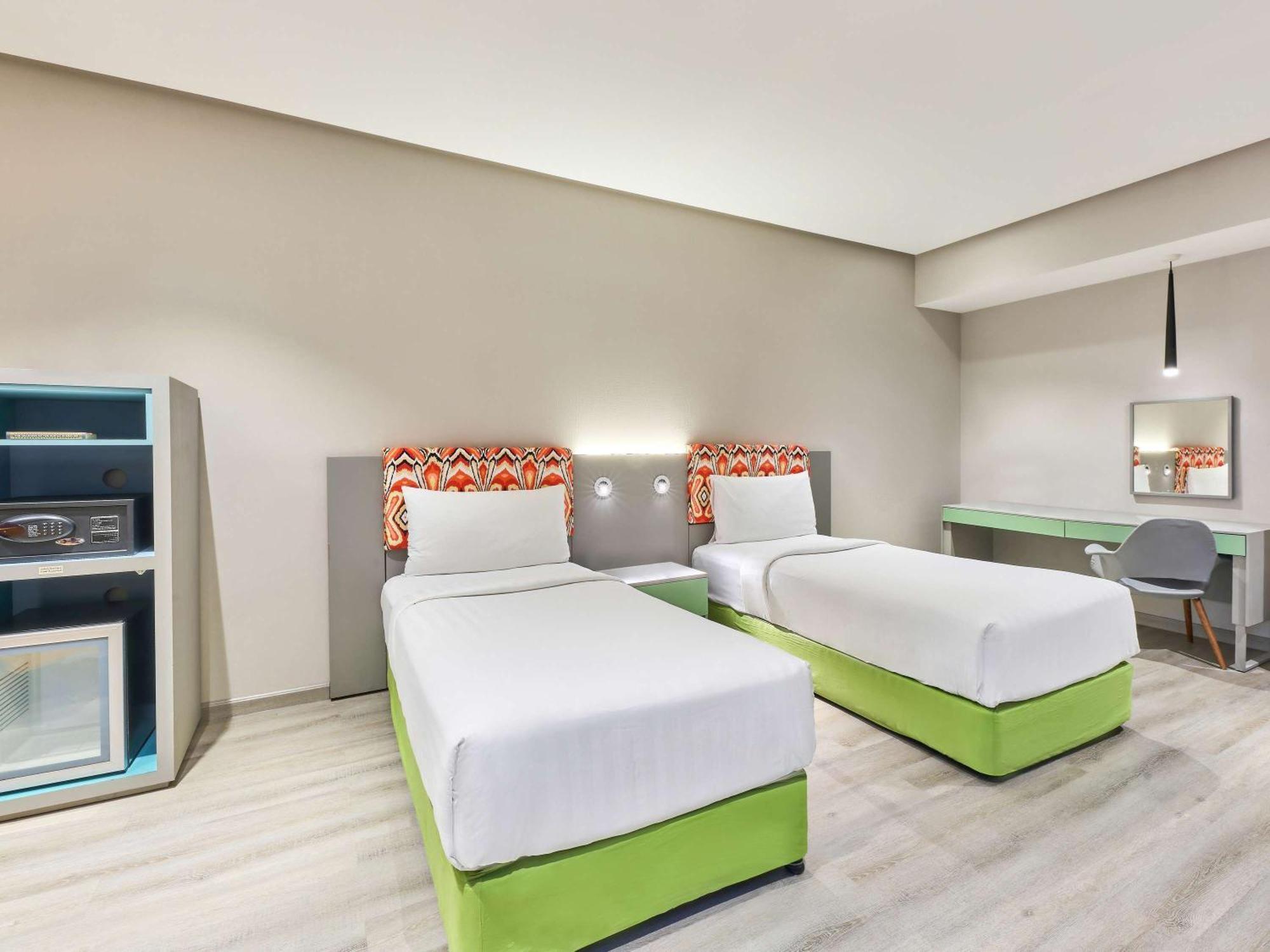 Ibis Styles Dubai Jumeira Bagian luar foto