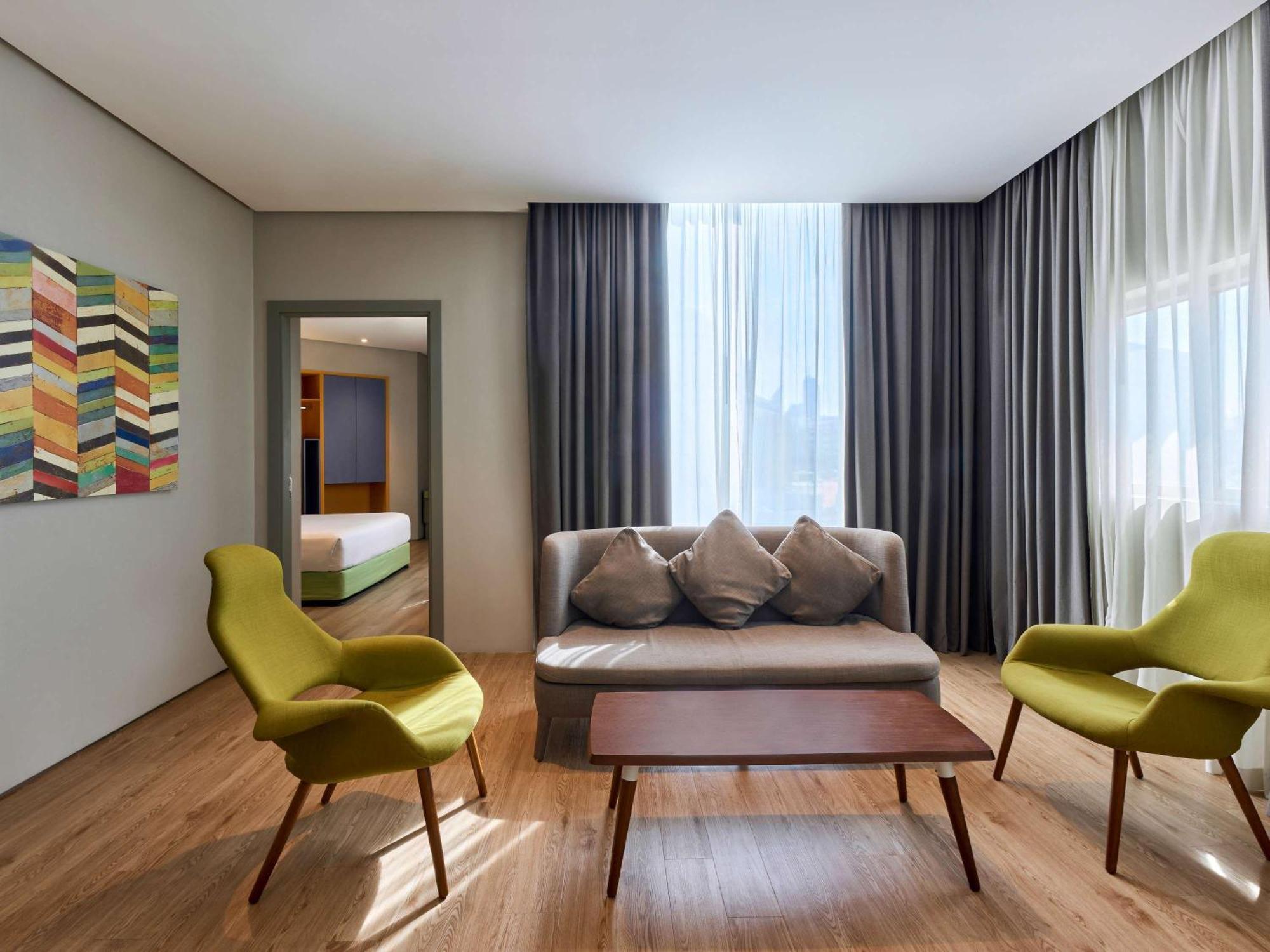 Ibis Styles Dubai Jumeira Bagian luar foto