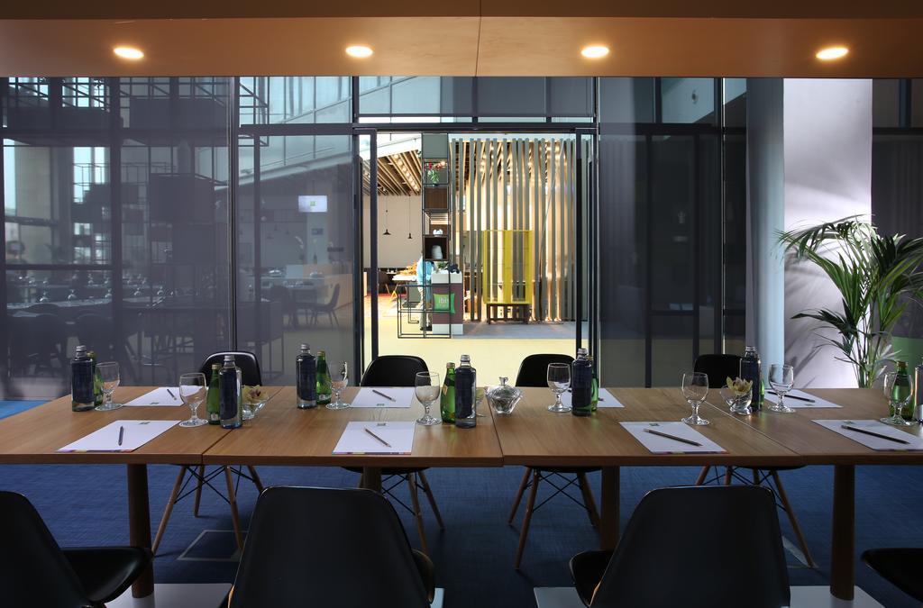 Ibis Styles Dubai Jumeira Bagian luar foto