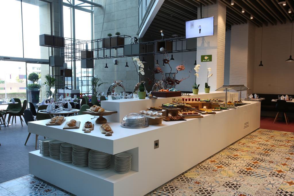 Ibis Styles Dubai Jumeira Bagian luar foto